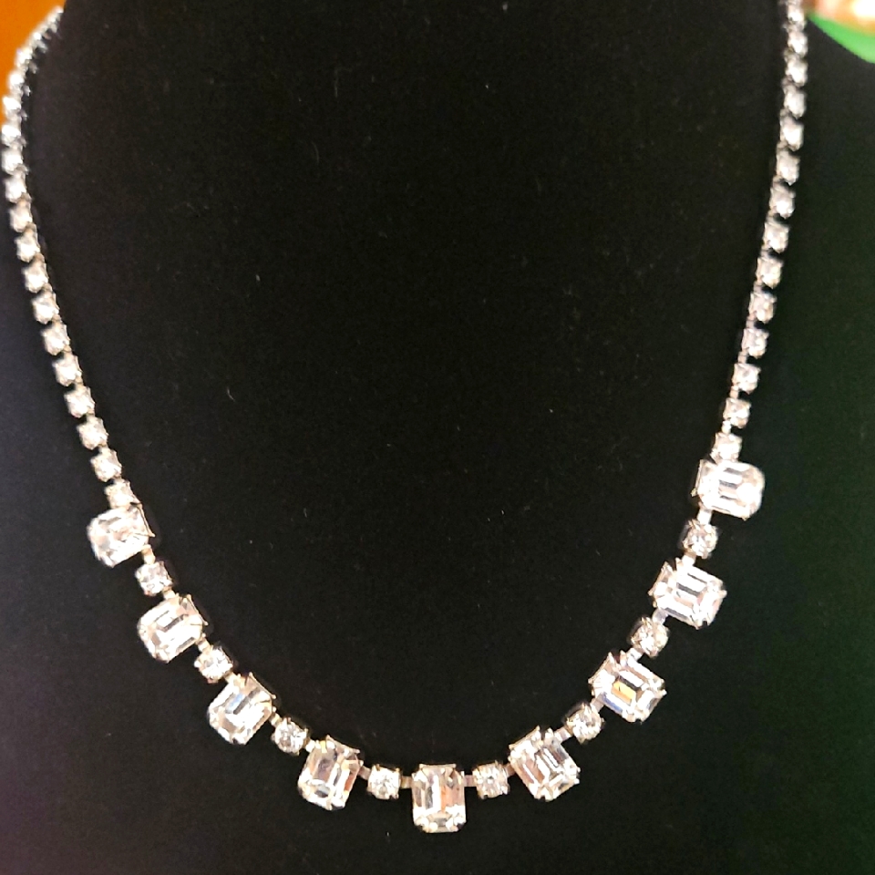 Weiss Beautful Rhinestone Necklace 60$